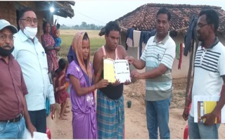 जन्म से नेत्रहीन दंपत्ति ने रचा संघर्ष की मिसाल, मनरेगा से मिला सहारा—अब मजदूरों को पानी पिलाकर कमा रहे सम्मानजनक रोज़ी-रोटी