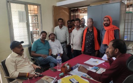 बड़सरा में विद्युत समस्या को लेकर ग्रामीणों ने उठाई आवाज, AE से मिले जिला पंचायत सदस्य अखिलेश प्रताप सिंह के नेतृत्व में