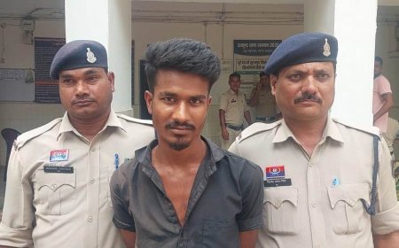 रात्रि गश्त में मुस्तैदी दिखाकर सूरजपुर पुलिस ने टाली बड़ी वारदात,बैंक में चोरी की नीयत से घुसे युवक को रंगेहाथ पकड़ा, डीआईजी ने गश्ती जवानों को दिया इनाम