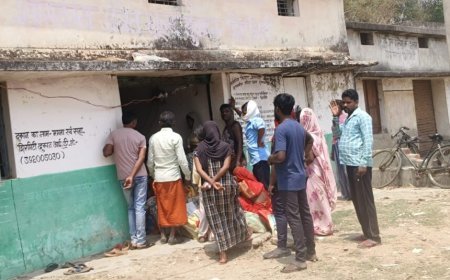 झिरमिटी में करंट से झुलसे तीन लोग: पीडीएस भवन की लापरवाही ने मचाया हड़कंप, ग्रामीणों में आक्रोश