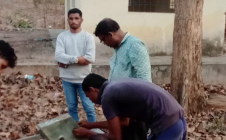 सुशासन तिहार 2025 के तहत भैयाथान में हैंडपंप मरम्मत कार्य तेजी से जारी