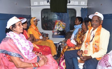 मुख्यमंत्री श्री विष्णुदेव साय की पहल से बुजुर्गों को मिला जीवन की सबसे खास यात्रा का मौका भावुक हुए श्रद्धालु बोले – "हमारे जैसे बुजुर्गों का सपना पूरा हुआ, मुख्यमंत्री बने श्रवण कुमार"