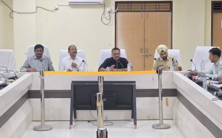 नीट परीक्षा 4 मई को: कलेक्टर ने दिए पारदर्शी और निष्पक्ष संचालन के कड़े निर्देश,अंबिकापुर में 11 केंद्रों पर 4426 परीक्षार्थी देंगे परीक्षा, सुरक्षा व्यवस्था चाक-चौबंद