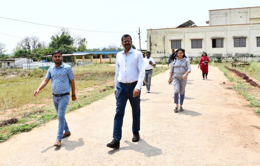कलेक्टर ने कृषि विज्ञान केन्द्र का किया निरीक्षण  उन्नत खेती को बढ़ावा देने दिए निर्देश