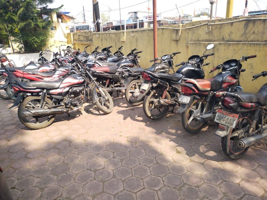 50 बोरी चोरी का कोयला और 13 मोटरसायकल ज़ब्त, थाना सूरजपुर पुलिस की बड़ी कार्यवाही