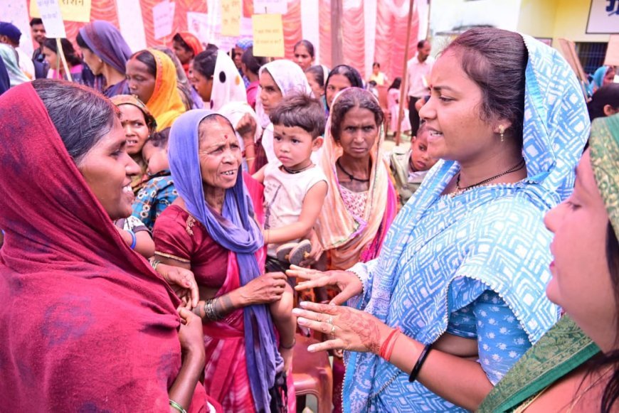 "गाँव की धड़कनों को सुनने पहुँचीं कैबिनेट मंत्री श्रीमती लक्ष्मी राजवाड़े