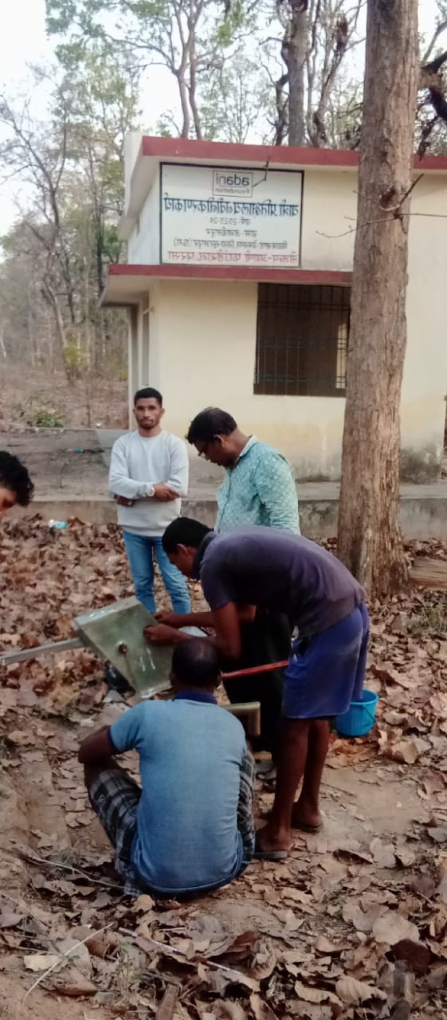 सुशासन तिहार 2025 के तहत भैयाथान में हैंडपंप मरम्मत कार्य तेजी से जारी