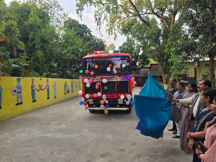 जिले को मिली नई फायर फाइटिंग वाहन, अंबिकापुर विधायक एवं महापौर ने दिखाई हरि झंडी