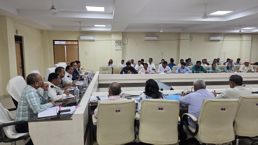 सुशासन तिहार अंतर्गत प्राप्त आवेदनों का करें प्राथमिकता से निराकरण,कार्य में लापरवाही बरतने पर होगी सख्त कार्रवाई - कलेक्टर