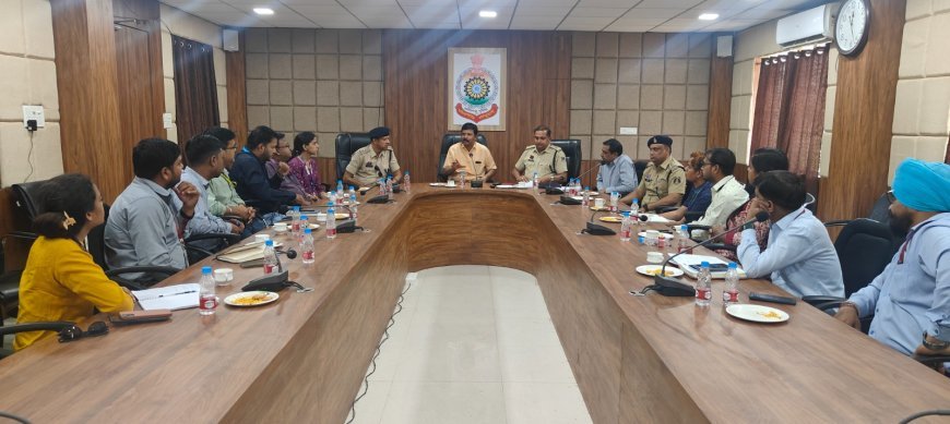 साइबर ठगी पर पुलिस का बड़ा एक्शन प्लान: डीआईजी-एसएसपी सूरजपुर की अगुवाई में बैंक प्रबंधकों के साथ बनाई ठोस रणनीति