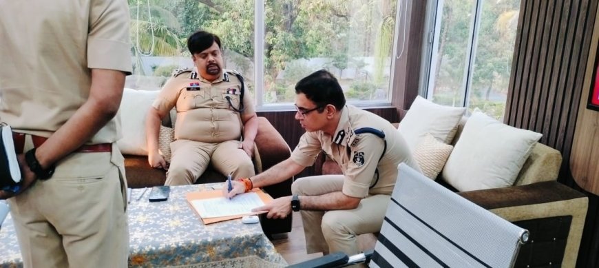 सरगुजा रेंज को मिला नया कप्तान: आईपीएस श्री दीपक कुमार झा ने संभाली कमान, गार्ड ऑफ ऑनर से हुआ स्वागत