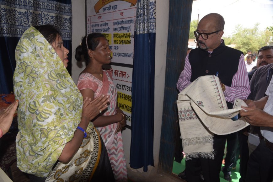 राज्यपाल श्री रमेन डेका का अम्बिकापुर दौरा : हितग्राहियों से संवाद, महिलाओं को प्रोत्साहन, सैनिक स्कूल में गार्ड ऑफ ऑनर