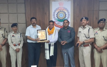 39 साल की निष्ठा को सलाम: एएसआई रामजी राम भगत सेवानिवृत्त एसएसपी ने दी भावभीनी विदाई