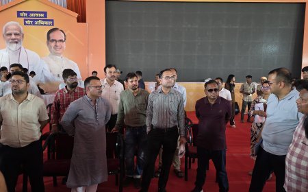 केंद्रीय मंत्री शिवराज सिंह चौहान का सरगुजा दौरा: 'मोर आवास मोर अधिकार' कार्यक्रम की तैयारियां जोरों पर, संभागायुक्त-आईजी ने लिया जायजा....