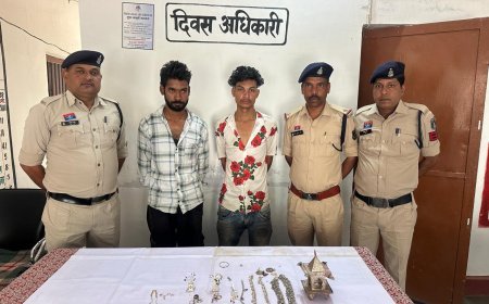 लखनऊ गए परिवार के सूने घर में चोरी की वारदात, रामानुजनगर पुलिस ने चंद घंटों में ही चोरी की गुत्थी सुलझाई और दो शातिर चोर गिरफ्तार