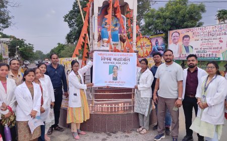 सूरजपुर में NHM कर्मी आरती यादव की आत्महत्या पर कैंडल मार्च, दोषियों पर कार्रवाई की मांग
