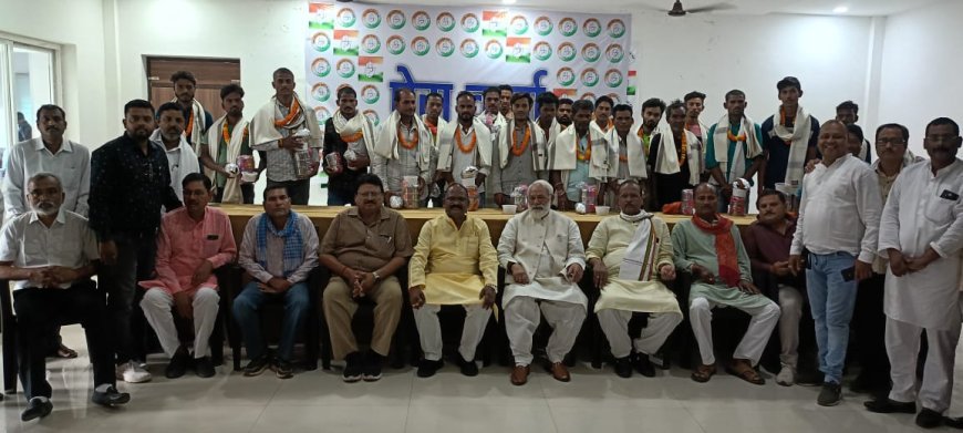 श्रमिक दिवस पर कांग्रेस ने किया श्रमिकों का सम्मान, मोदी सरकार पर उठाए गंभीर सवाल