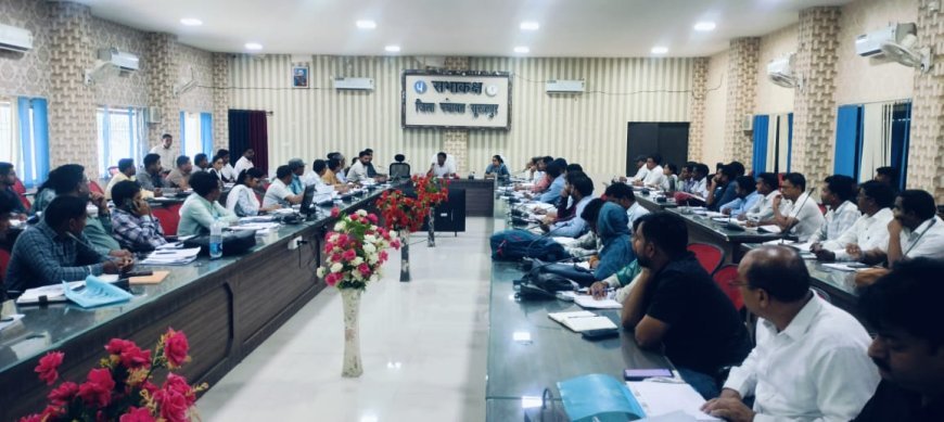 पीएम आवास योजना में लापरवाही नहीं चलेगी: सूरजपुर कलेक्टर का सख्त निर्देश, तय समय सीमा में पूरा हो निर्माण