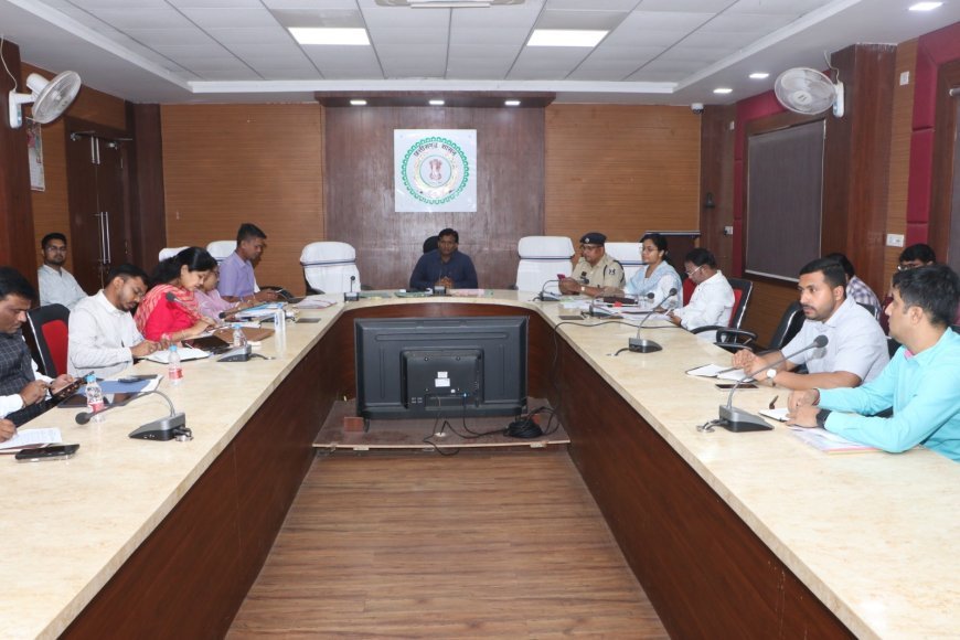 कलेक्टर श्री एस.जयवर्धन का राजस्व अधिकारियों को सख्त निर्देश: लंबित प्रकरणों का त्वरित निराकरण करें, जनता को मिले तेज सेवा