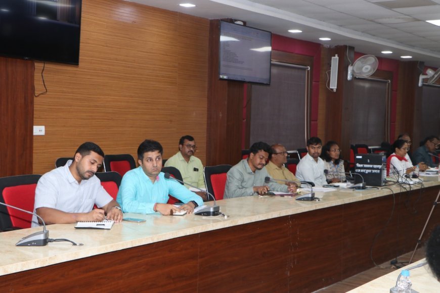 कलेक्टर श्री एस.जयवर्धन का राजस्व अधिकारियों को सख्त निर्देश: लंबित प्रकरणों का त्वरित निराकरण करें, जनता को मिले तेज सेवा