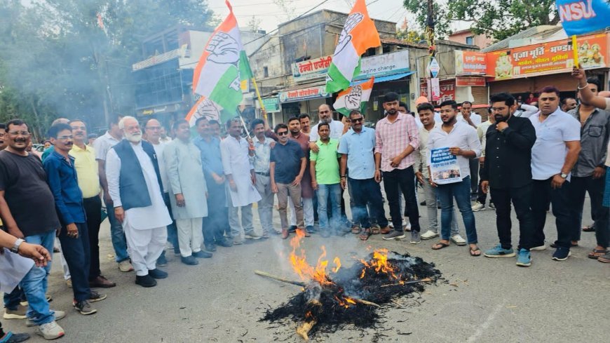 राहुल गांधी पर बिहार सरकार का दमन: अम्बिकापुर में नीतीश का पुतला दहन, कांग्रेस का तीखा हमला