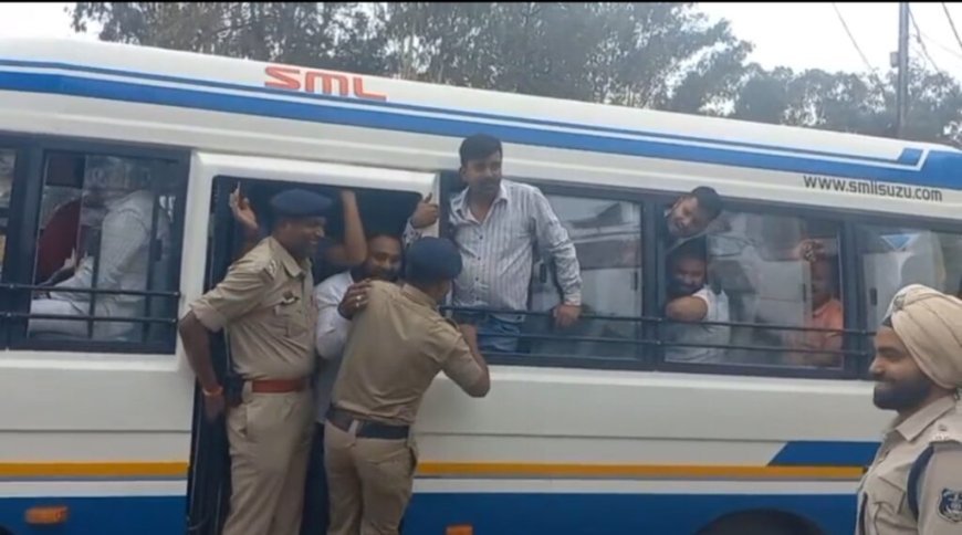 सीएम साय के दौरे पर बवाल, सड़कों की खस्ताहाली को लेकर कांग्रेस का हंगामा, 20 से ज्यादा कार्यकर्ता गिरफ्तार