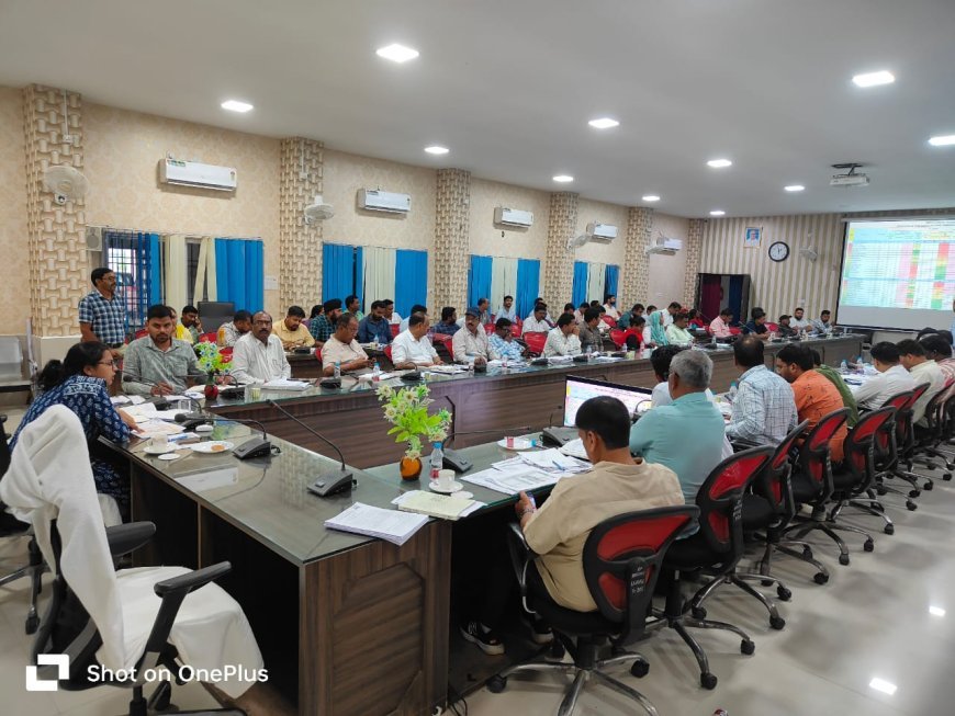 181 ग्राम पंचायतों में पीएम आवास की सुस्ती पर जिला पंचायत सीईओ का कड़ा तेवर: 'कोई बहाना नहीं, फटाफट लाएं प्रगति'