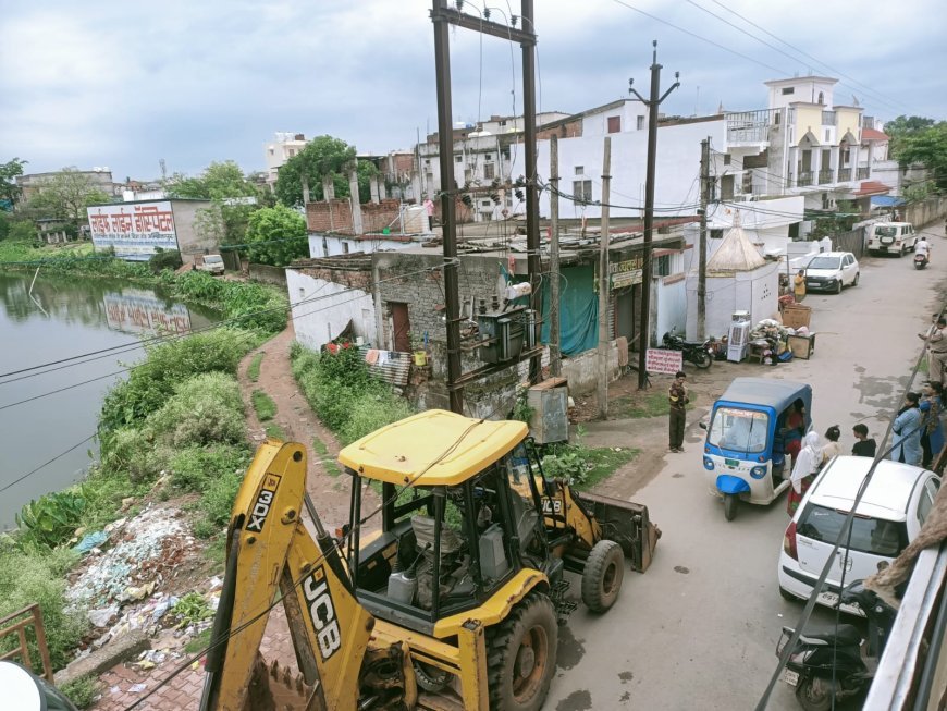 हाईकोर्ट के आदेश पर प्रशासन सख्त: तालाब की जमीन से अवैध कब्जा हटाने की तैयारी तेज, विरोध के बीच 30 मई तक मिली राहत