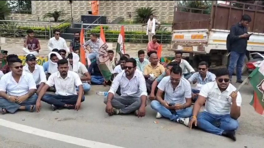 शासकीय भूमि पर अवैध कब्जे को लेकर उबाल: घड़ी चौक पर धरना-प्रदर्शन, कांग्रेस का समर्थन
