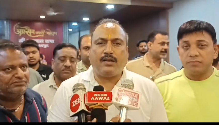 लक्ष्मी ट्रेडर्स पर जीएसटी का छापा, टैक्स चोरी के आरोप में दस्तावेजों की जांच, व्यापारी संघ का विरोध प्रदर्शन