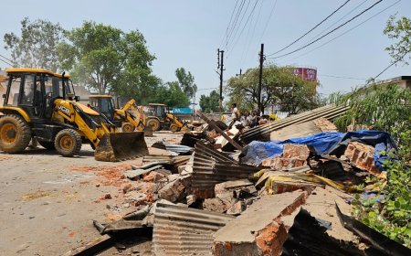 सुभाष चौक से महगवा चौक तक करीब 5-6 जेसीबी से अतिक्रमण हटाने की कार्रवाई, प्रशासन-पुलिस तैनात,सड़क चौड़ीकरण शुरू