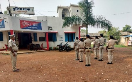 सरगुजा पुलिस की अनुशासित पहल: थाना-चौकियों में जनरल परेड का आयोजन