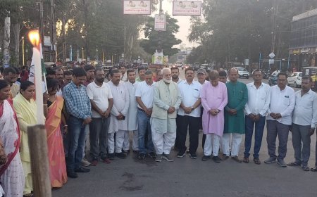 कैंडिल मार्च के साथ अहमदाबाद विमान हादसे के मृतकों को श्रद्धांजलि, कांग्रेस ने उठाई सुप्रीम कोर्ट जांच की मांग