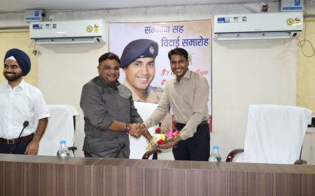 नगर पुलिस अधीक्षक रोहित कुमार शाह को सरगुजा पुलिस ने दी भावभीनी विदाई