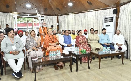 केंद्रीय राज्य मंत्री सावित्री ठाकुर का रायपुर दौरा:मुख्यमंत्री के साथ 'मन की बात' कार्यक्रम में शामिल ,महिला-बाल कल्याण योजनाओं की प्रगति पर चर्चा बालिका गृह-नारी निकेतन का निरीक्षण