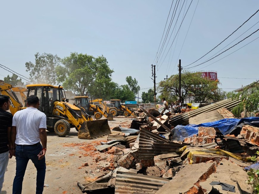 सुभाष चौक से महगवा चौक तक करीब 5-6 जेसीबी से अतिक्रमण हटाने की कार्रवाई, प्रशासन-पुलिस तैनात,सड़क चौड़ीकरण शुरू