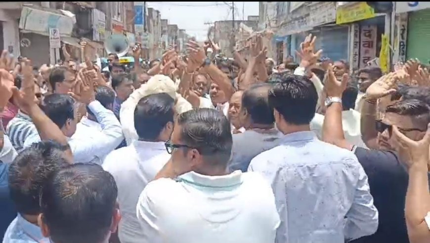 जीएसटी कार्रवाई के खिलाफ व्यापारियों का हंगामा, नगर बंद को मिला व्यापक समर्थन