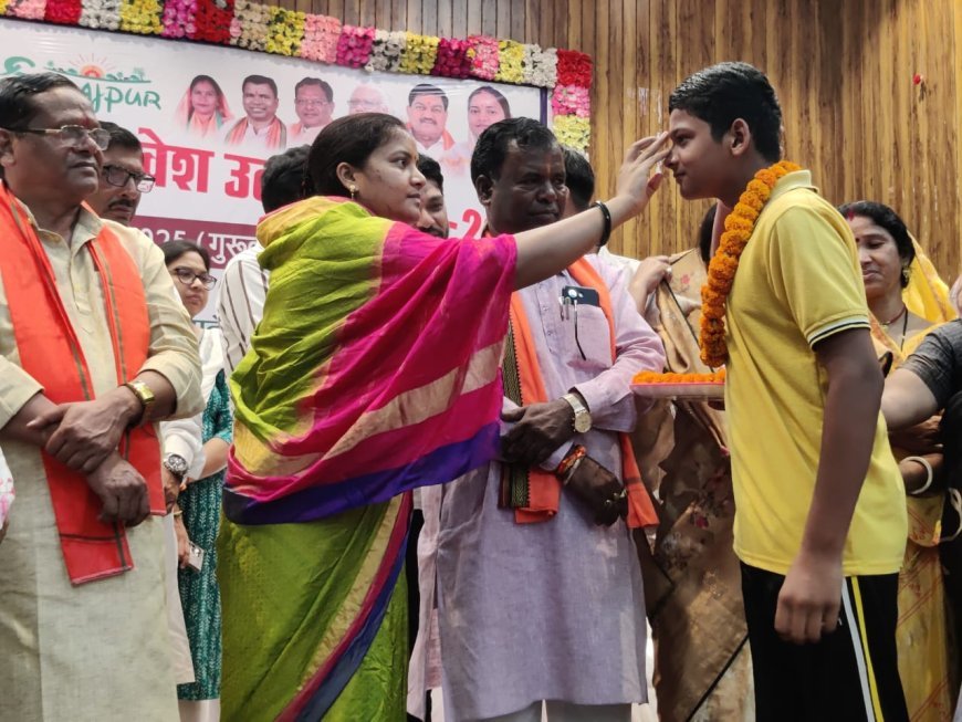 केवल डिग्री के लिए पढ़ाई काफी नहीं, व्यवहारिक ज्ञान और जीवनोपयोगी कौशल भी जरूरी हैं, जो छात्र निरंतर सीखने के लिए उत्सुक रहते हैं, वही जीवन में आगे बढ़ते हैं-मंत्री श्रीमती लक्ष्मी राजवाड़े