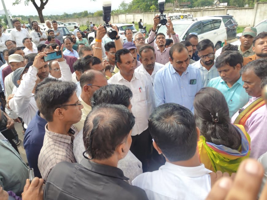 शिक्षा विभाग की साख दांव पर: डीईओ की धांधली से शिक्षक आक्रोशित, मंत्री से लगाई न्याय की गुहार तो दिया जांच का आश्वासन