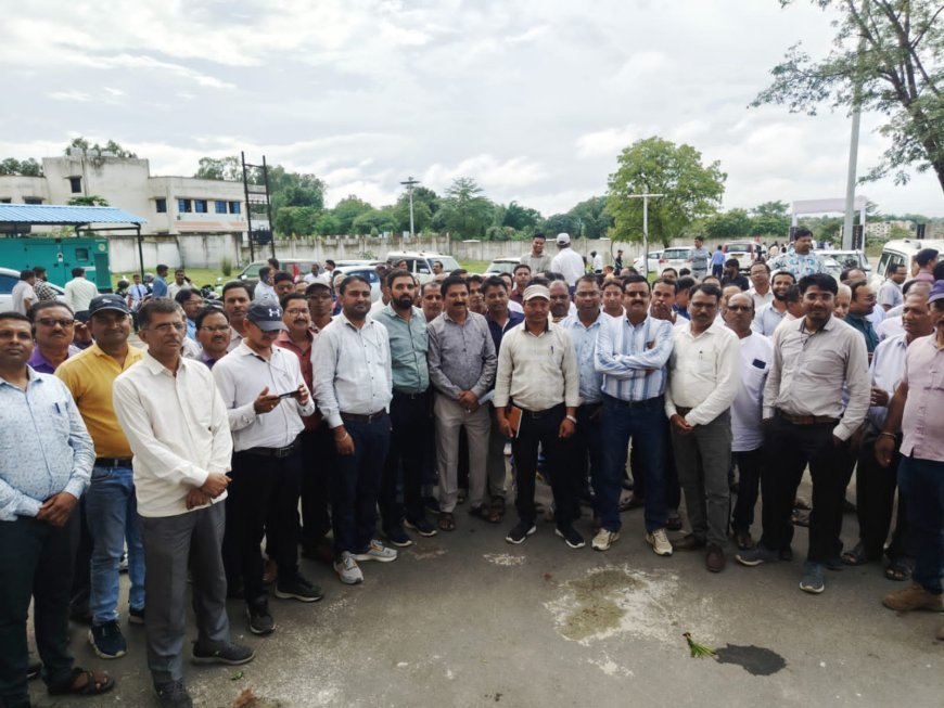 शिक्षा विभाग की साख दांव पर: डीईओ की धांधली से शिक्षक आक्रोशित, मंत्री से लगाई न्याय की गुहार तो दिया जांच का आश्वासन