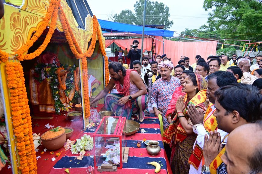 विश्रामपुर में भगवान श्रीजगन्नाथ की रथ यात्रा में उमड़ा श्रद्धा का सैलाब,मंत्री श्रीमती लक्ष्मी राजवाड़े ने रथ खींचकर की पूजा, बोलीं- यह पर्व सामाजिक एकता का प्रतीक