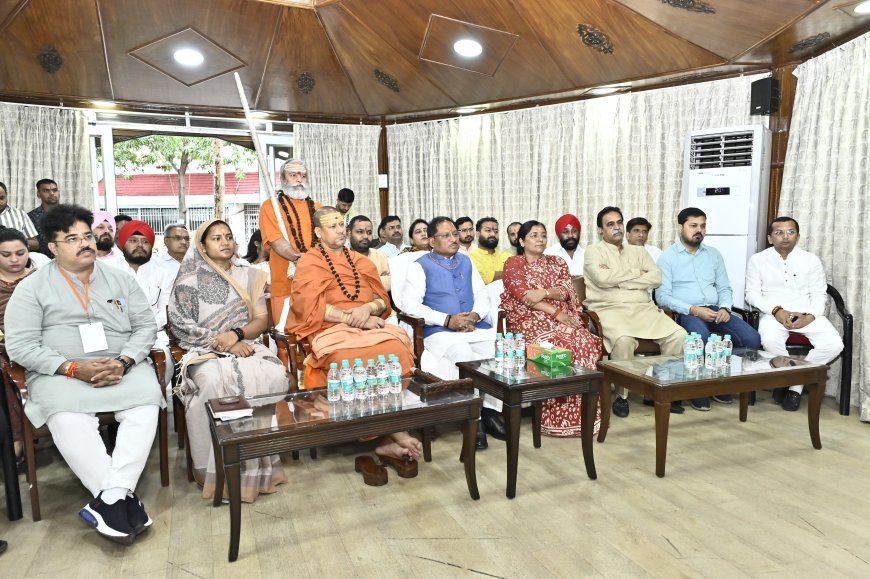 केंद्रीय राज्य मंत्री सावित्री ठाकुर का रायपुर दौरा:मुख्यमंत्री के साथ 'मन की बात' कार्यक्रम में शामिल ,महिला-बाल कल्याण योजनाओं की प्रगति पर चर्चा बालिका गृह-नारी निकेतन का निरीक्षण