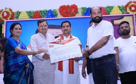 छत्तीसगढ़ सहकारिता रत्न से दिलीप दुबे को बिलासपुर में केंद्रीय राज्यमंत्री तोखन साहू ने किया सम्मानित