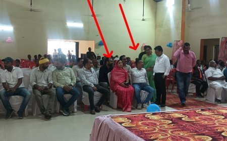 प्रतापपुर में शाला प्रवेशोत्सव में जनप्रतिनिधियों की उपेक्षा, मंच के नीचे बैठकर जताया गुस्सा