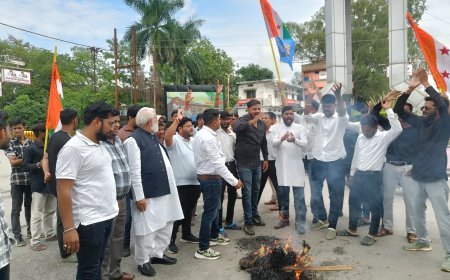 NSUI का हल्ला बोल, CM का पुतला दहन; PWD परीक्षा में नकल पर भड़का आक्रोश