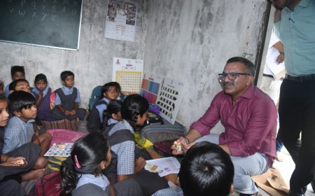 कलेक्टर का सख्त रुख: सीतापुर-मैनपाट के स्कूल-छात्रावासों में खामियां, सचिव सस्पेंड, बीईओ को नोटिस