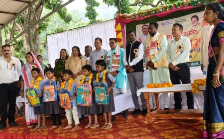 कुदरगढ़ में खण्ड स्तरीय शाला प्रवेश उत्सव: नव प्रवेशी बच्चों का तिलक और मिठाई के साथ स्वागत