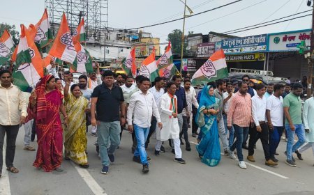 सूरजपुर में कांग्रेस का उग्र प्रदर्शन, भूपेश बघेल के परिजनों पर ED कार्रवाई के खिलाफ फूंका पुतला
