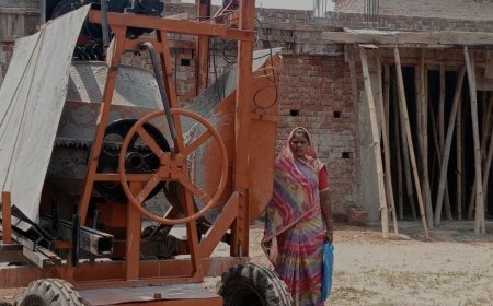 पहाड़ी कोरवा महिलाओं को आत्मनिर्भरता की नई उड़ान: सैंटरिंग प्लेट और मिक्सर मशीन से बदली जिंदगी