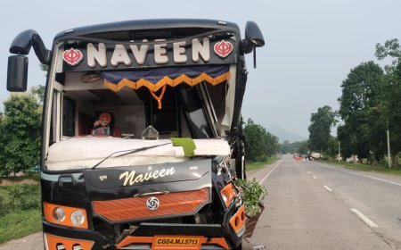 खड़ी स्वराज माजदा को बस ने मारी टक्कर, चालक की दर्दनाक मौत